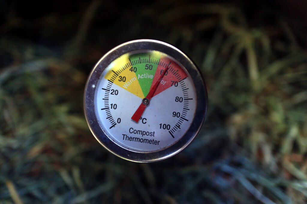Que mettre en premier dans — couches de compost brun vert