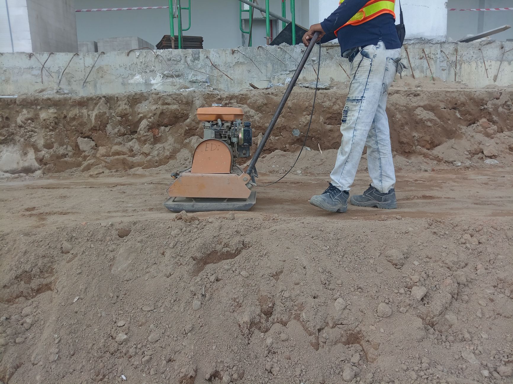 Préparation du sol pour gazon : nettoyer, désherber, corriger la compaction — préparation du sol pour gazon
